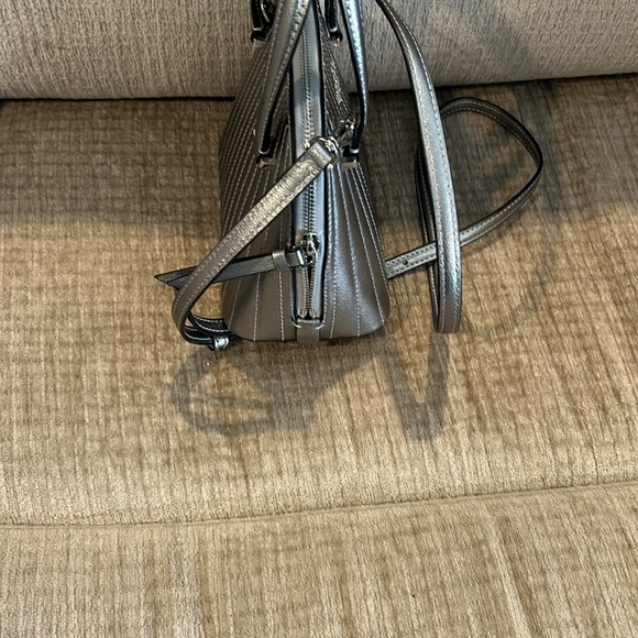 Kate Spade silver metallic leather domed shaped bag, 6 x 8 x 4 adjustable strap - Picture 5 of 9